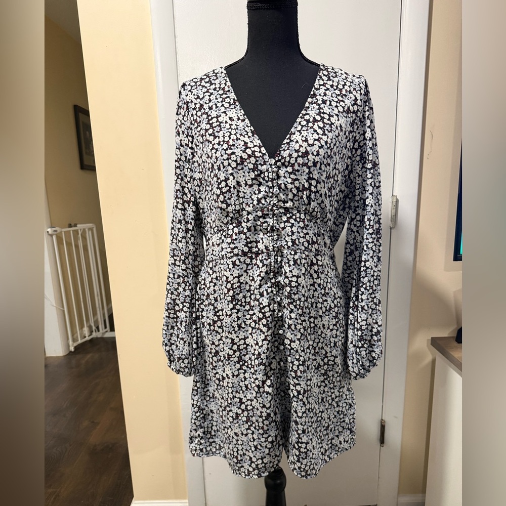 Abercrombie & Fitch Floral Long Sleeve V Neck Dress